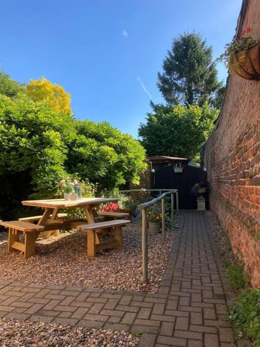 Beautiful 500 Year Old Listed Kentish Cottage Wingham Bagian luar foto